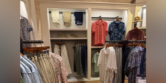 Poshmark banner for @throwers
